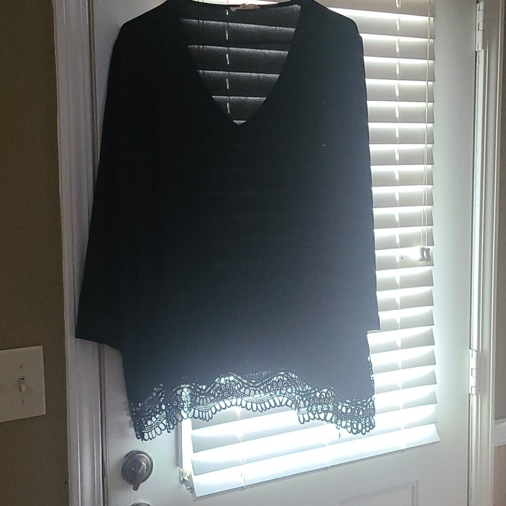 Black Boutique Lacey Top!!!